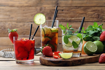 cocktail alcolico con frutta 