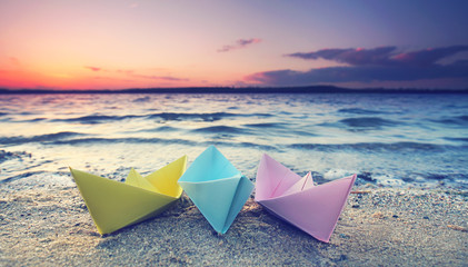 letzte Sonnenstrahlen am Strand