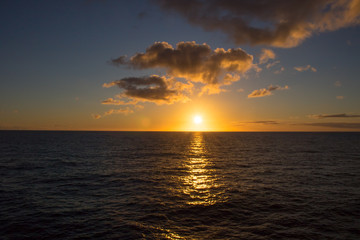 Sonnenuntergang über dem Meeer
