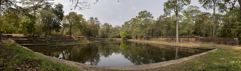 Fototapeta na wymiar Lake in Angkor Wat Complex