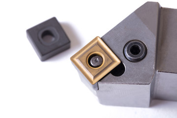 Obraz premium Токарный резец. Оснастка для токарного станка по металлу. Металлорежущее оборудование. Белый фон. Turning cutter. Equipment for the lathe on metal. Metal-cutting equipment. White background