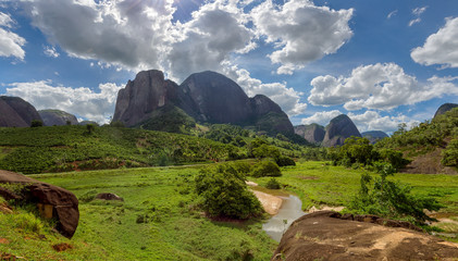 Pedra do Fio e Pedra do Cabrito. Castelo, Espírito Santo, Brasil.
