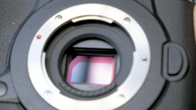 Image stabilization mechanism on the sensor of mirrorless digital camera