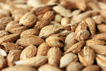 Fried inshell almonds