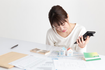 住宅 女性 テーブル