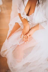 Foto op Plexiglas Bridal morning preparation. Wedding ring on bride's hand. Artwork. Selective focus on the wedding ring. Close-up © nataliakabliuk