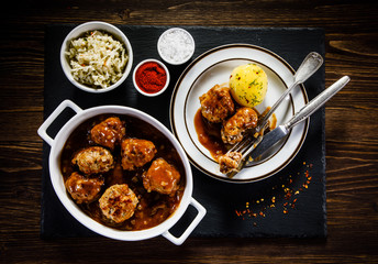 Roasted meatballs, potatoes and vegetables
