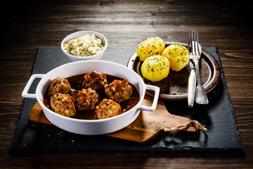 Roasted meatballs, potatoes and vegetables