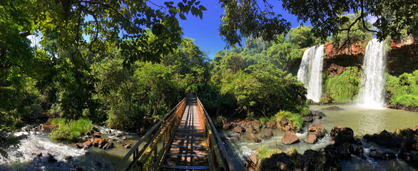 Fototapeta premium Argentina Iguazu salto dos hermanas panoramic