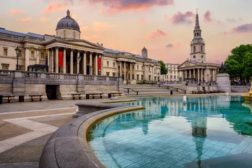 Foto op Plexiglas Trafalgar square, Londen, Engeland, bij zonsopgang © Boris Stroujko