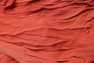 красная текстура из куска мятой материи 