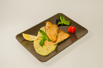 pike-perch pieces with white sauce