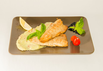 pike-perch pieces with white sauce