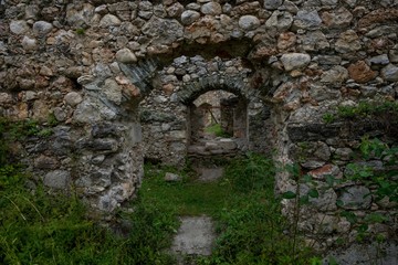 Fototapeta na wymiar Burg Ruine Festung Österreich Alpen