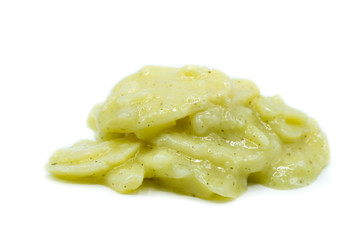 Kartoffelsalat isoliert freigestellt auf weißen Hintergrund, Freisteller
