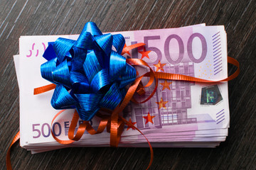 euro cash gift with ribbon and bow