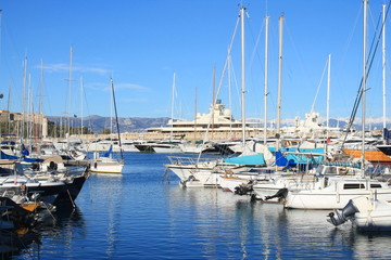 Fototapeta na wymiar Port Vauban, Port de plaisance à Antibes, Cote d'Azur, France