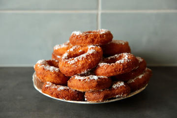 A homemade donut, despite the non-ideal shape, is a taste superior to any other donut purchased in a store or in a supermarket because it was created from the work of its own hands.
