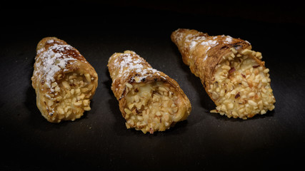 Cannoncini stuffed with custard