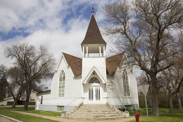 Fototapeta na wymiar White church under a blue sky