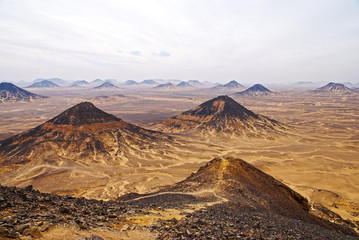 エジプト西方の黒砂漠