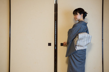 着物の女性　茶道