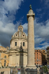 Fototapeta na wymiar トラヤヌスの記念柱とカトリック教会