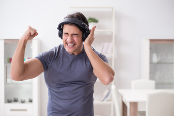 Man doing sports at home and listening to music