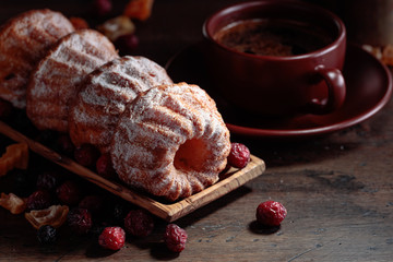 Cupcakes with candied fruit .