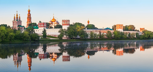 Новодевичий монастырь. Москва. Раннее утро