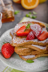 French toast with strawberries