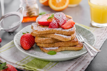French toast with strawberries