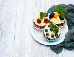 Cupcakes with fresh berries