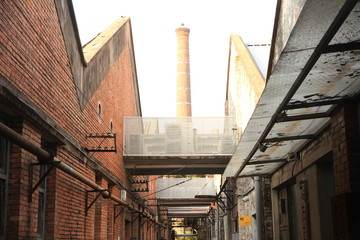 Old Factory in Guangzhou, China © marcuspon