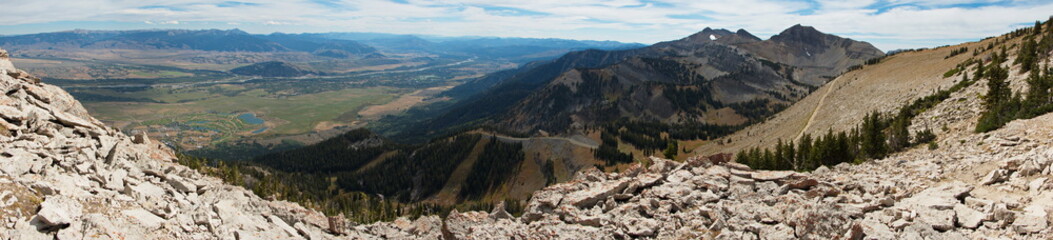 Fototapeta na wymiar Panoramic view from Top of the World Loop in Grand Teton NP in Wyoming in the USA 