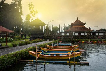 Fototapeta na wymiar Pura ulan danu bratan temple - Bali