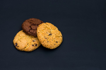 Brown and yellow cookies on a dark background.