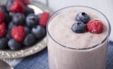Smoothies with blueberries and raspberries