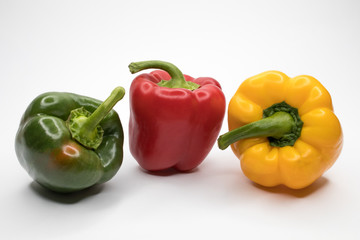 Paprika Bunt rot grün gelb gesund gemüse vitamine freigestellt