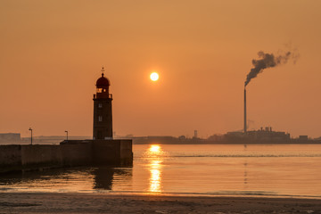 Sonnenuntergang am Wasser