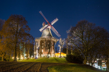 Windmühle bei Nacht