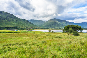 Fototapeta premium View of Loch Awe and Kilchurn Castle. Kilchurn Castle was the base of Clan Campbell in 15th century, Argyll, Scotland, Britain