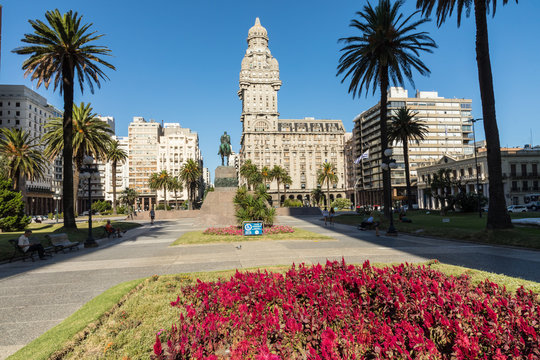Plaza indepedencia with the building Palacio Salvo and the statue of Jose Artigas in Montevideo, Uruguay.