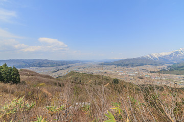 春の坂戸山から見た風景