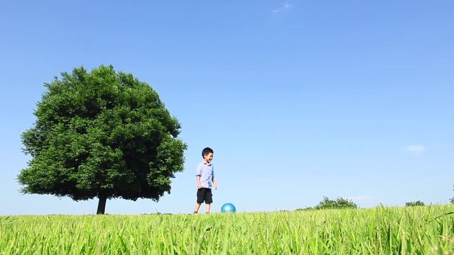 男の子　遊ぶ