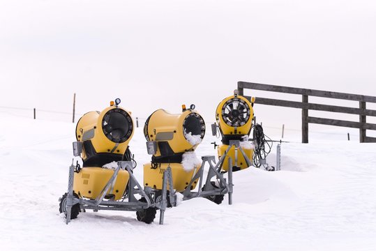 machines for artificial snow