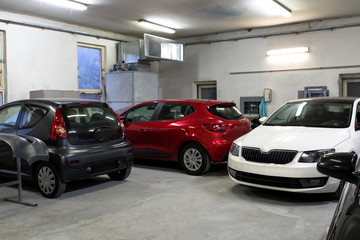 Fototapeta na wymiar Cars in a workshop waiting to be repaired.