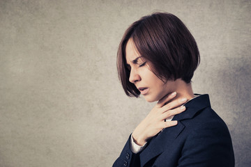 喉の痛み・女性・病気