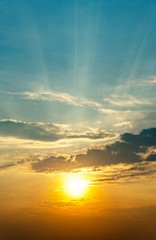 Fototapeta premium Bbeautiful nature background of the sunrise witih strong silver lining and cloud on the sky at morning