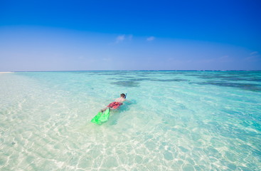 Fototapeta na wymiar Maldives, man snorkeling!